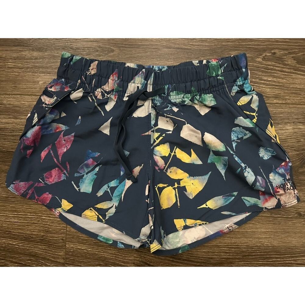 The North Face Classic V Shorts in Blue Wing Teal Leaf Print XS